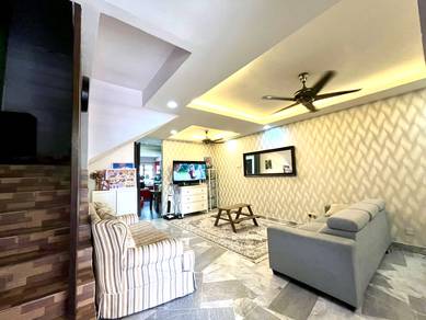Freehold Fully Renovated Facing Open 2 Storey Terrace at Bukit Puchong