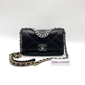 Preloved Chanel Black 19 Small SHW