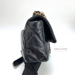 Preloved Chanel 19 Black Small GHW