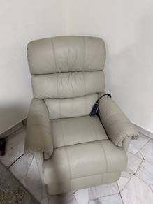 [Second Hand] La-Z-Boy Power Lift Recliner Chair