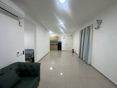 Fully Aircond - 3 Beroosms & Living Hall With Kitchen Cabinet