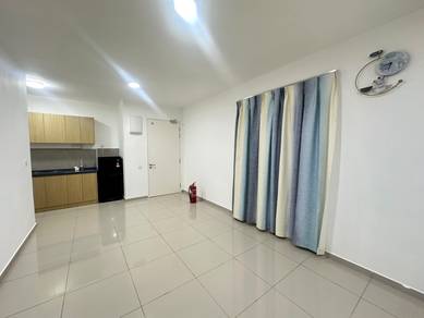 Fully Aircond - 3 Beroosms & Living Hall With Kitchen Cabinet