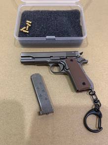 miniature keychain toy gun 1:3