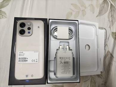 vivo V70- 8GB +256 GB