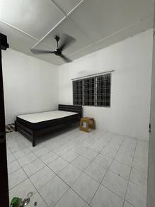 Taman Sri muda Seksyen 25 1bilik for Rent
