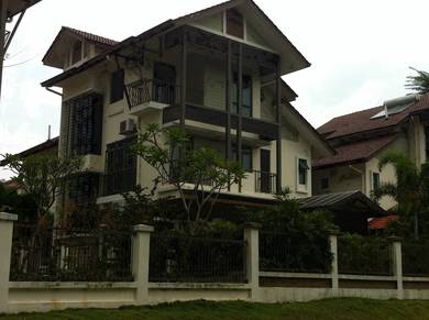 CORNER 3 Storey Semi D Puncak Bangi Golf depan Tasik seksyen 6 7 8