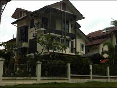 MURAHH 3 Storey Semi D Puncak Bangi Golf facing Lake Seksyen 6 7 8 9