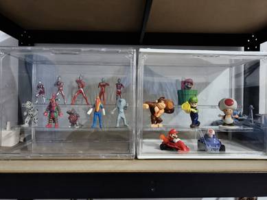 Ultraman dan Mario. 