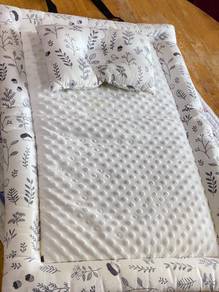 Beekaboo NB 85 Baby Nest Bed with Pillow