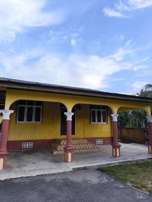 [UNTUK DISEWA] Bungalow Kayu Tradisional (Kemas & Tenang) – tepi Jln U