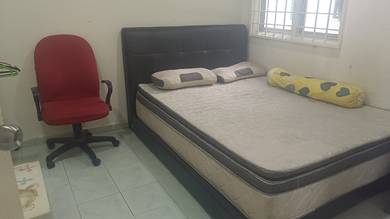 Middle Room for Rent