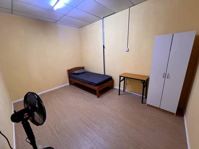 Room-for-rent-Pekan-Nanas-Johor