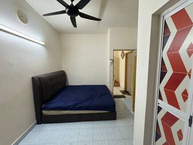 fawina court room to let