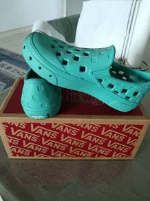 vans slip on trk