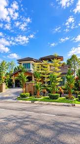 LUXURY Lakeview Bungalow with Private Pool