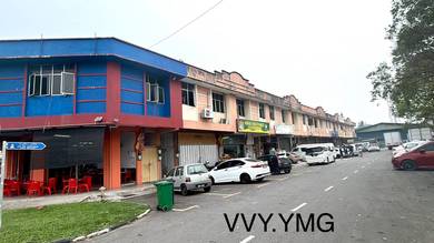Hot Area~Jenjarom Shoplot To Rent