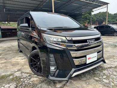 Toyota Noah Premium MPV 2 Power Door