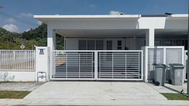 1 single storey tarraced - Corner Lot