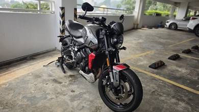2021 Triumph Trident 660 - Full of Accessories