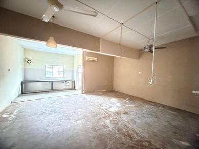 Facing Main Road｜Opposite Pak Putra 1st Floor Sholot Kota Laksamana