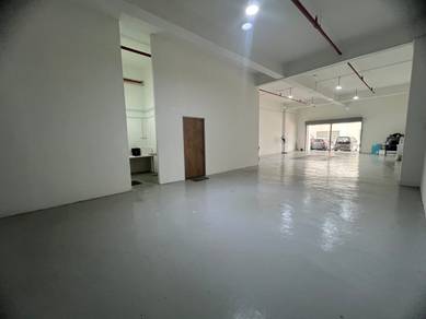 Masai@Meridin Bayvue End Lot Shoplot For Sale with Tenanted