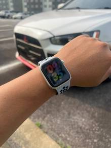Apple Watch Series 8 45mm Silver extra straps