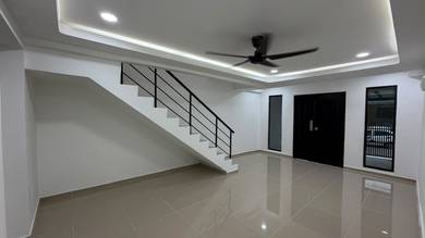 Double Storey Johor Jaya - Fully Renovated