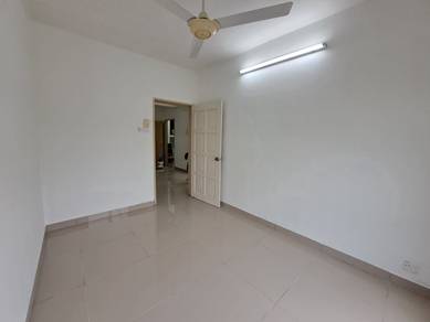 Nilai Santalia For Rent, 3room 1st Floor Partly Furnished, Aircond