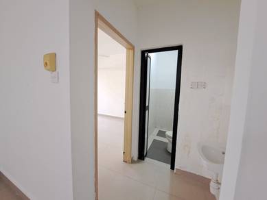 Nilai Santalia For Rent, 3room 1st Floor Partly Furnished, Aircond