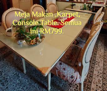 Meja makan Dari LORENZO. 