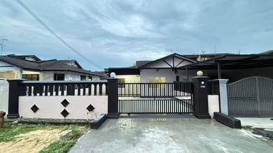 Rumah Teres Setingkat dI Taman Pasir Putih Untuk Dijual (renovated)
