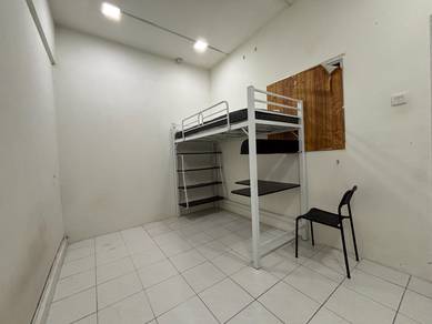 Small room without air-cond & car park at Pearl Point Condo for Rent