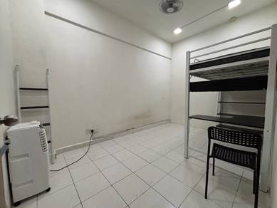 Small room without air-cond & car park at Pearl Point Condo for Rent