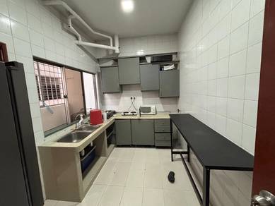 Small room without air-cond & car park at Pearl Point Condo for Rent