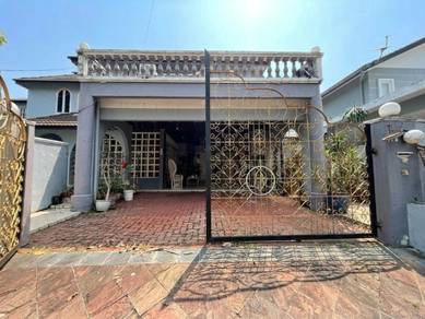 CORNER LOT 2.5 Storey Bungalow with Swimming Pool, Taman Melawati, KL
