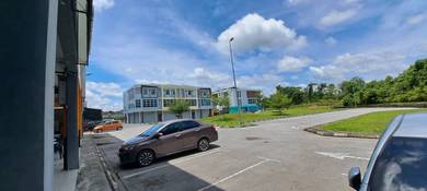 3 storey adjoining shoplot facing main road at siniawan near bau