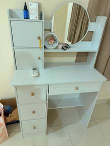 Used Make up Table