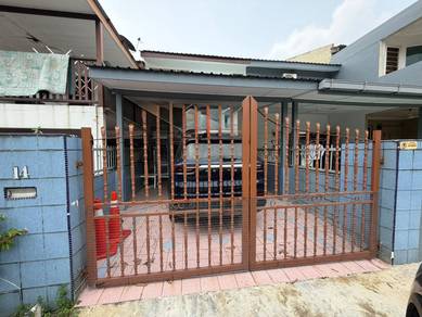 SRI DAMANSARA, 2 STOREY HOUSE, Walk Dist. to KTM, Near MRT & Eateries