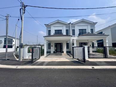 Conner Lot | Open Facing Pdg Permainan SemiD 2 Tingkat Villa Natura B