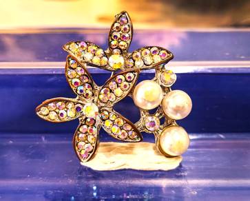 Vintage Flower Brooch Rhinestones and Faux Pearls