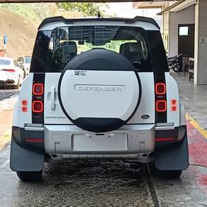 Land Rover Defender 110 SE 2.0 P300 Low Milg