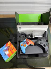 Xbox Series X + 2 controller