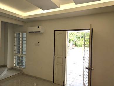 Facing Open|Puchong Utama 12|Kitchen Cabinet|2 Airconds|3 Water Heater