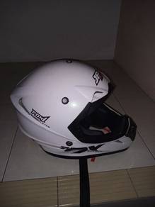 helmet cross