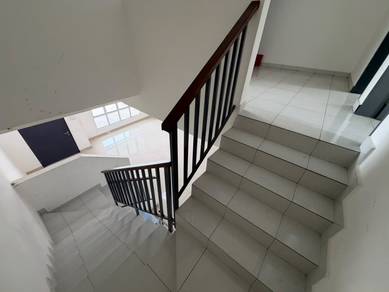 Sari Alamanda ,Jalan 7