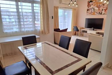 Puncak Jalil 3 Storey House For Rent