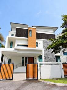 3 Storey Bungalow House WITH LIFT For Rent