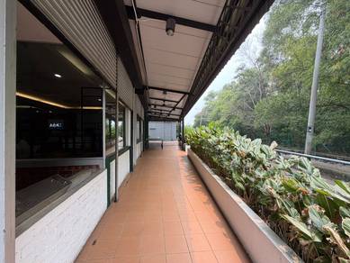 HOT LOCATION! READY For F&B Ground Floor Shop Facing Parkland Avenue