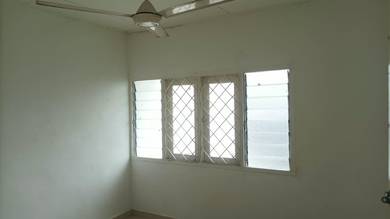 Double Story House for Rent at Taman Pelangi