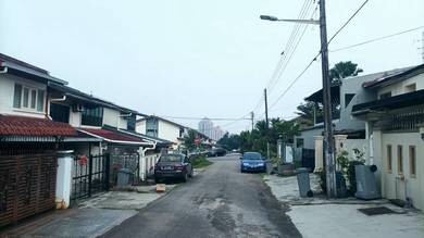 Double Story House for Rent at Taman Pelangi